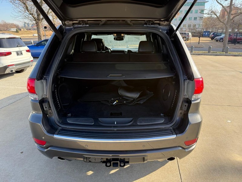 Jeep Grand Cherokee Vehicle Full-screen Gallery Image 8