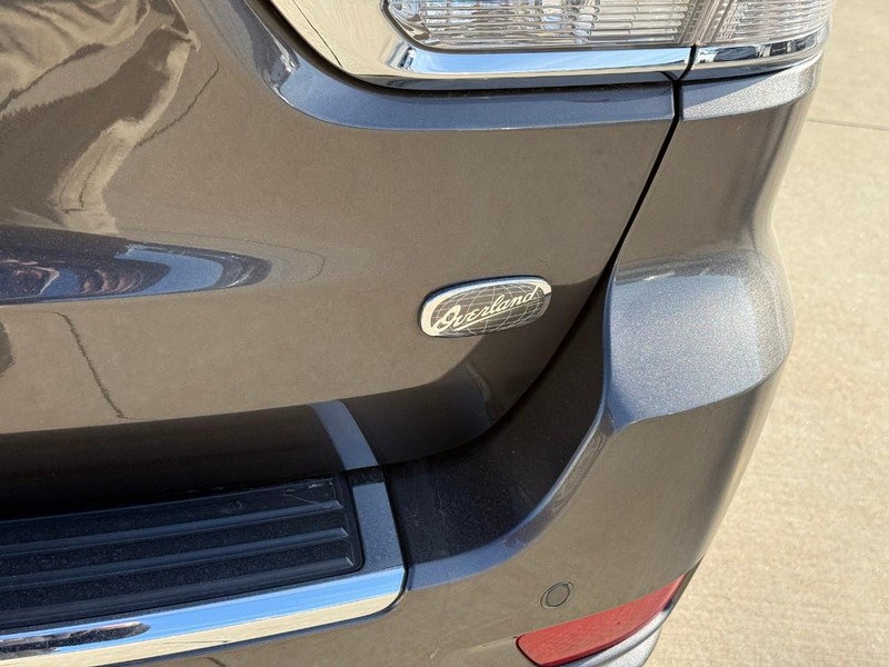 Jeep Grand Cherokee Vehicle Full-screen Gallery Image 10