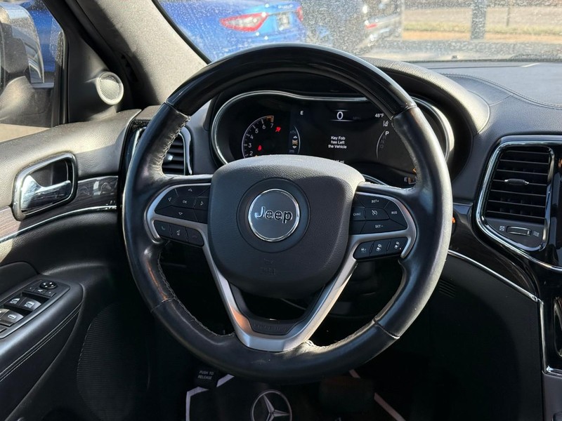 Jeep Grand Cherokee Vehicle Full-screen Gallery Image 13