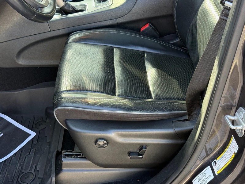 Jeep Grand Cherokee Vehicle Full-screen Gallery Image 19