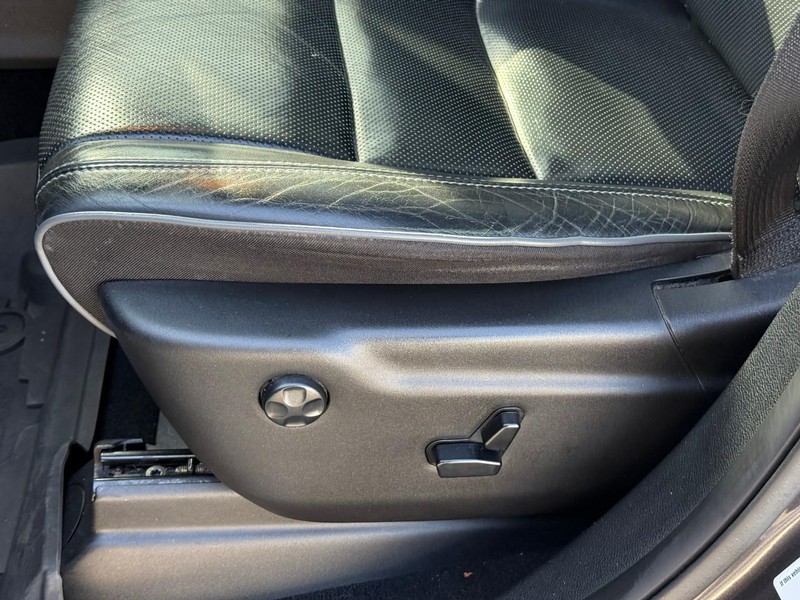 Jeep Grand Cherokee Vehicle Full-screen Gallery Image 20