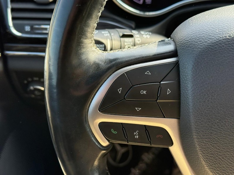 Jeep Grand Cherokee Vehicle Full-screen Gallery Image 21