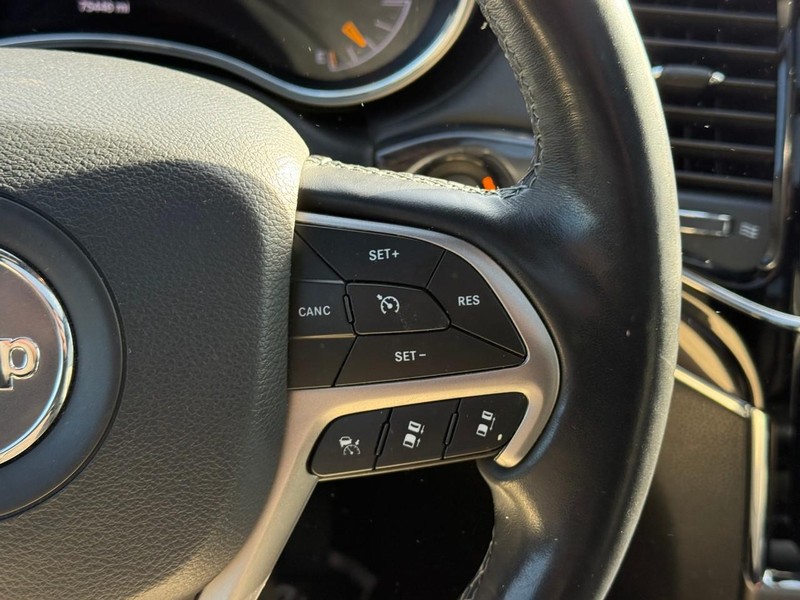 Jeep Grand Cherokee Vehicle Full-screen Gallery Image 22