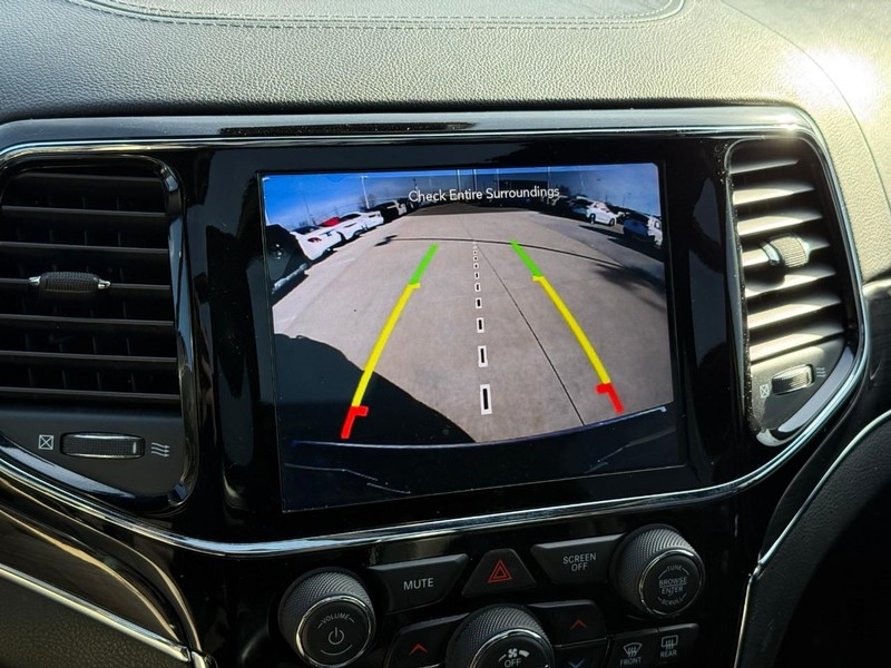 Jeep Grand Cherokee Vehicle Full-screen Gallery Image 26