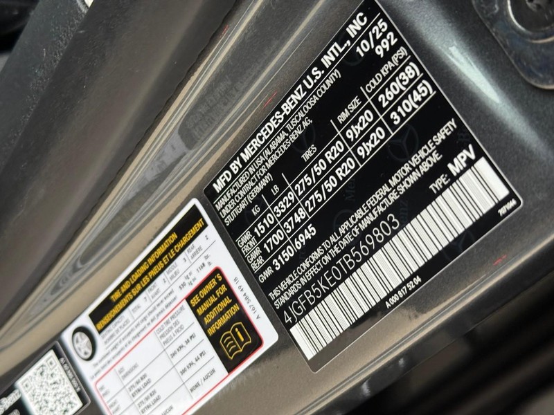 Mercedes-Benz GLE Vehicle Full-screen Gallery Image 17