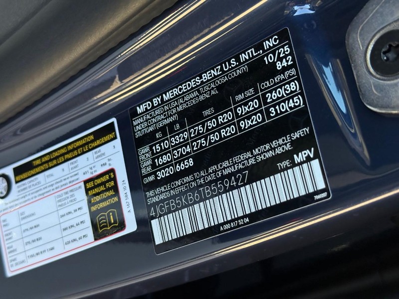 Mercedes-Benz GLE Vehicle Full-screen Gallery Image 17