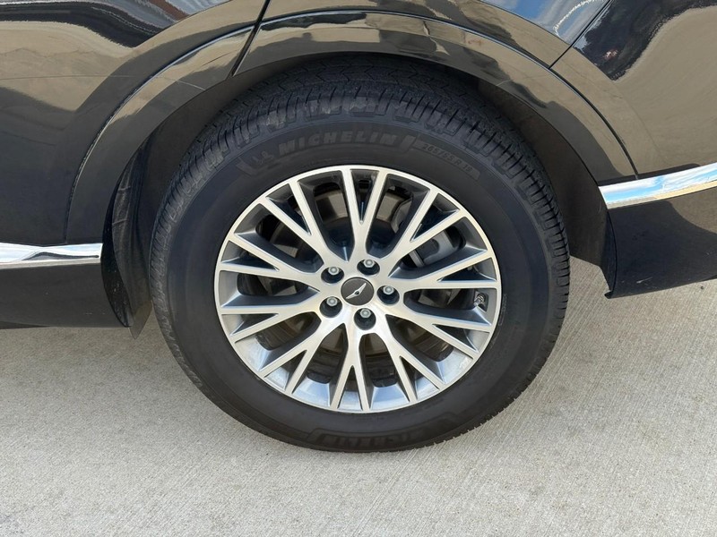 Genesis GV80 Vehicle Full-screen Gallery Image 08