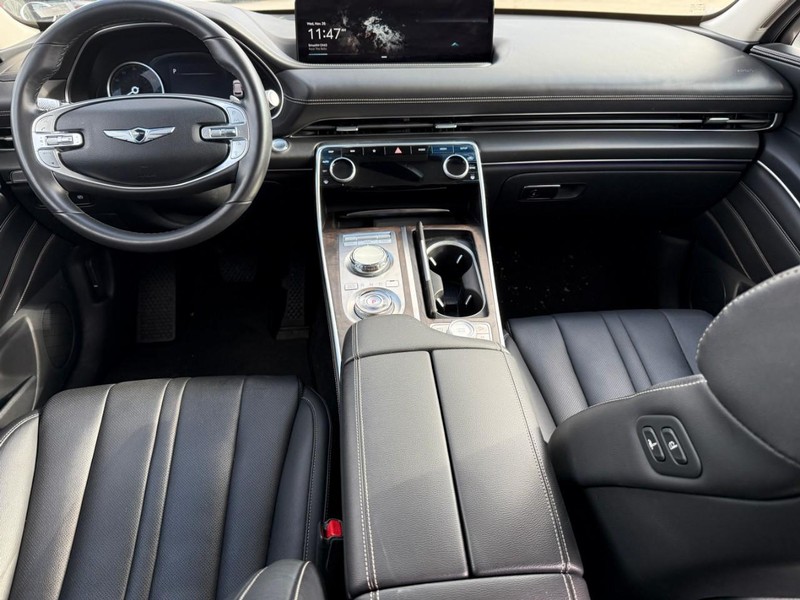 Genesis GV80 Vehicle Full-screen Gallery Image 10