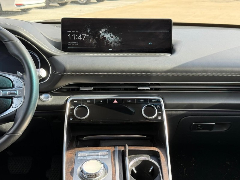 Genesis GV80 Vehicle Full-screen Gallery Image 12