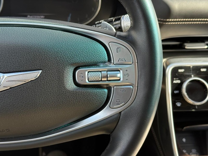Genesis GV80 Vehicle Full-screen Gallery Image 19