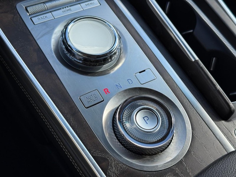 Genesis GV80 Vehicle Full-screen Gallery Image 21