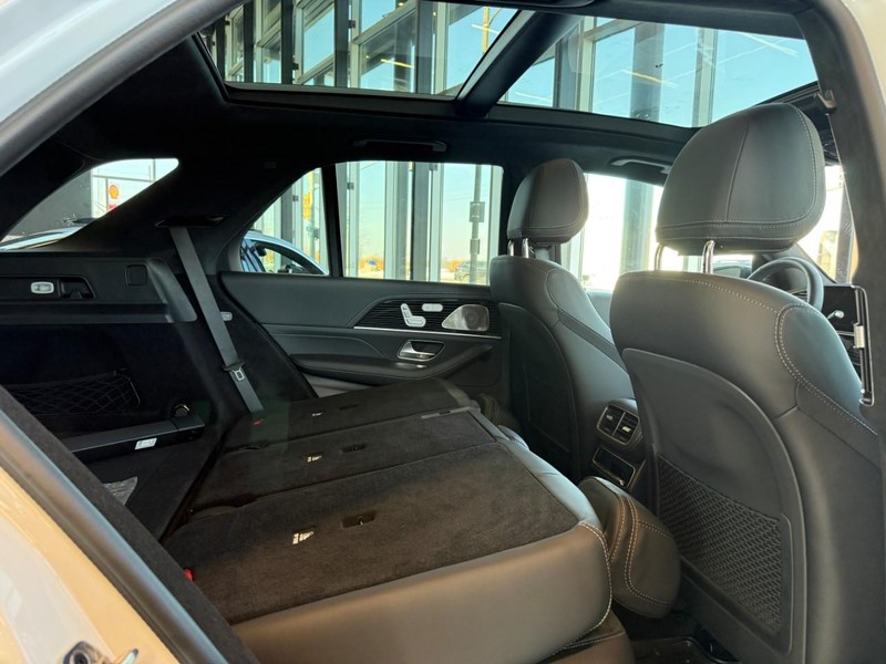 Mercedes-Benz GLE Vehicle Full-screen Gallery Image 6