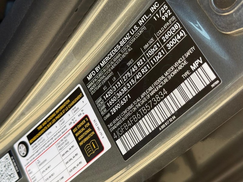 Mercedes-Benz GLE Vehicle Full-screen Gallery Image 18