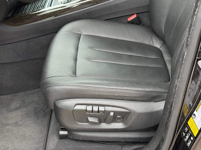 BMW X5 Vehicle Full-screen Gallery Image 14