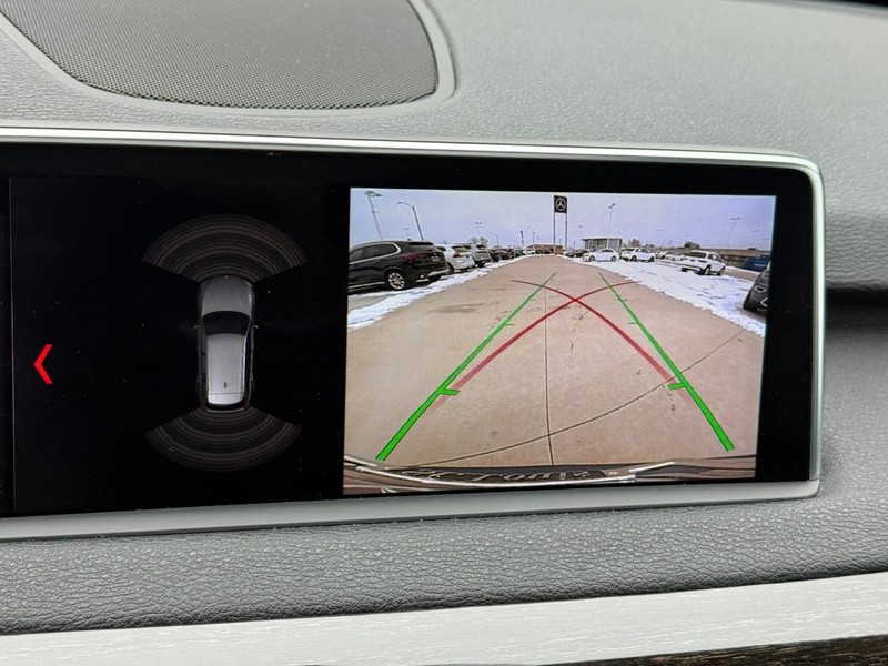 BMW X5 Vehicle Full-screen Gallery Image 21