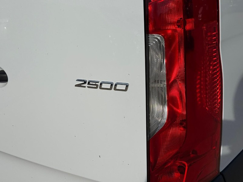 Mercedes-Benz Sprinter Van Vehicle Full-screen Gallery Image 4