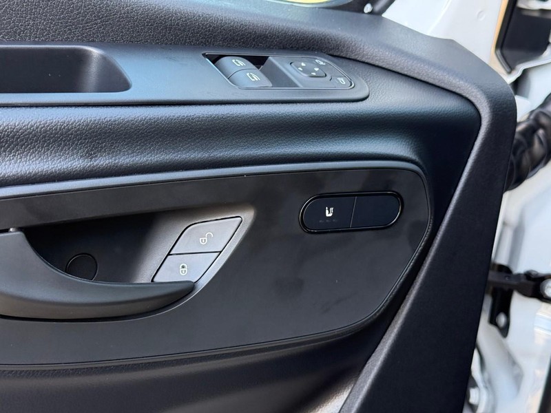 Mercedes-Benz Sprinter Van Vehicle Full-screen Gallery Image 12