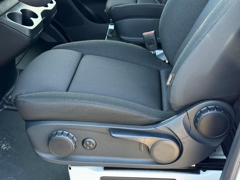 Mercedes-Benz Sprinter Van Vehicle Full-screen Gallery Image 13