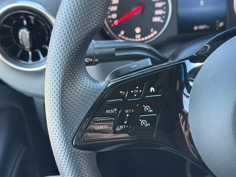 Mercedes-Benz Sprinter Van Vehicle Full-screen Gallery Image 14