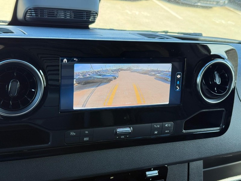 Mercedes-Benz Sprinter Van Vehicle Full-screen Gallery Image 16