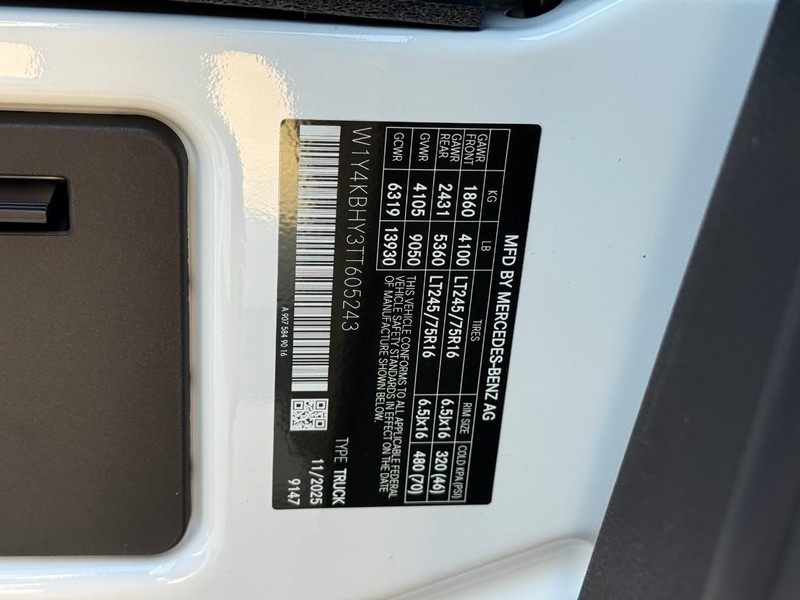 Mercedes-Benz Sprinter Van Vehicle Full-screen Gallery Image 17