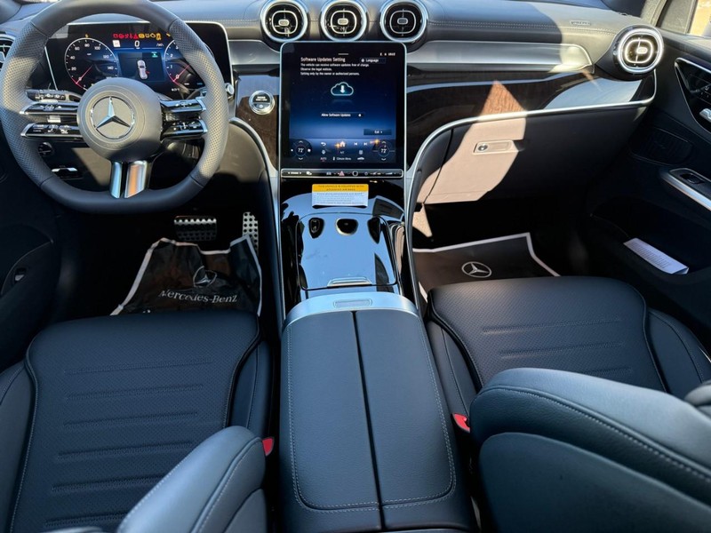 Mercedes-Benz GLC Vehicle Full-screen Gallery Image 6