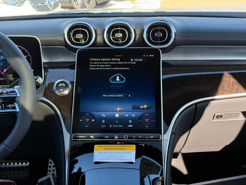 Mercedes-Benz GLC Vehicle Full-screen Gallery Image 8