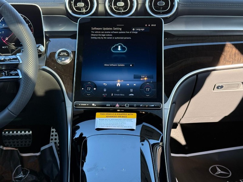 Mercedes-Benz GLC Vehicle Full-screen Gallery Image 9