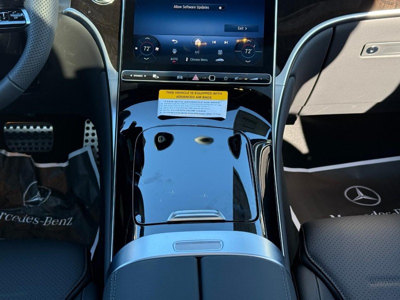 Mercedes-Benz GLC Vehicle Full-screen Gallery Image 10