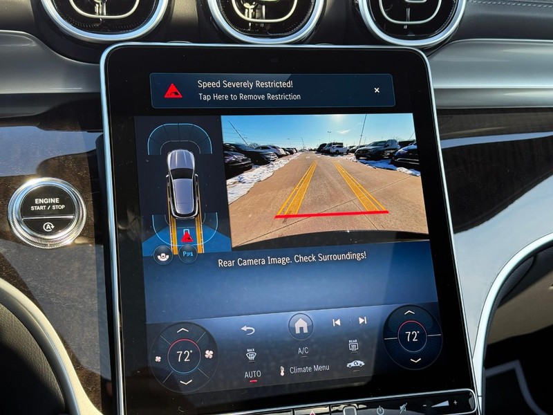 Mercedes-Benz GLC Vehicle Full-screen Gallery Image 16