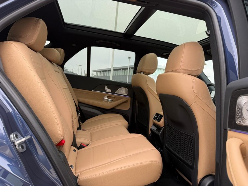 Mercedes-Benz GLE Vehicle Full-screen Gallery Image 7