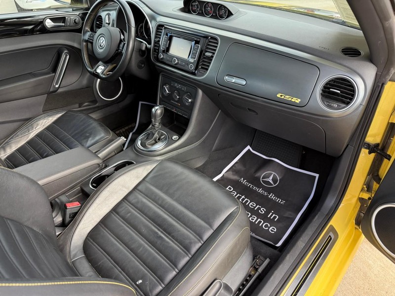 Volkswagen Beetle Coupe Vehicle Full-screen Gallery Image 10