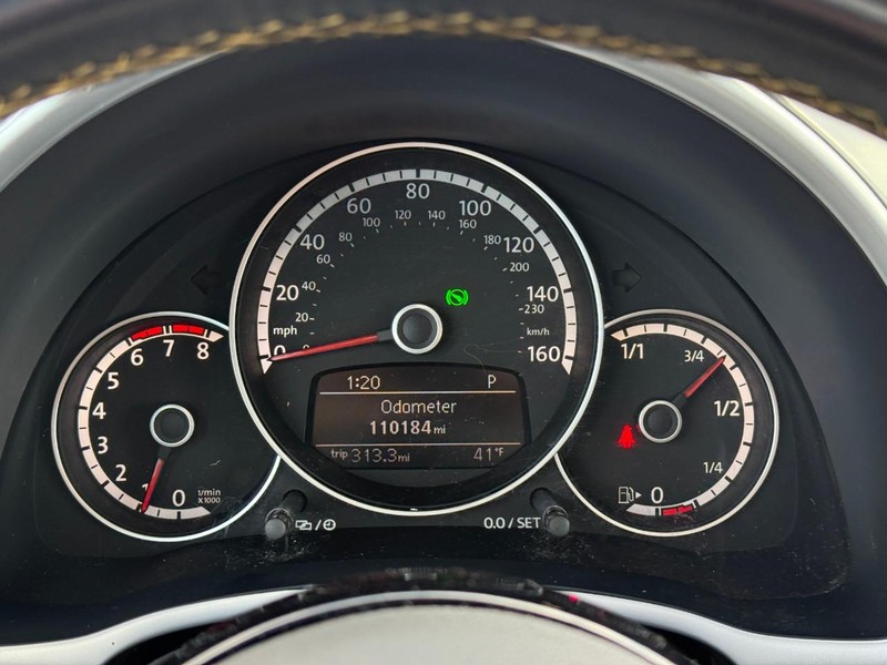 Volkswagen Beetle Coupe Vehicle Full-screen Gallery Image 16