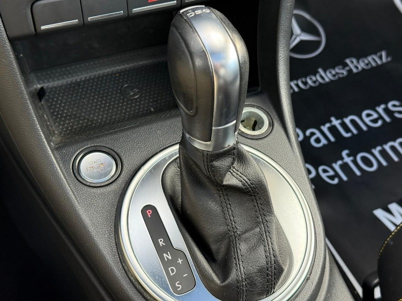 Volkswagen Beetle Coupe Vehicle Full-screen Gallery Image 17