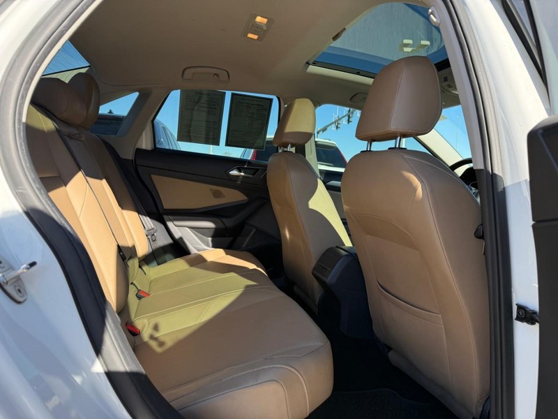 Volkswagen Jetta Vehicle Full-screen Gallery Image 10