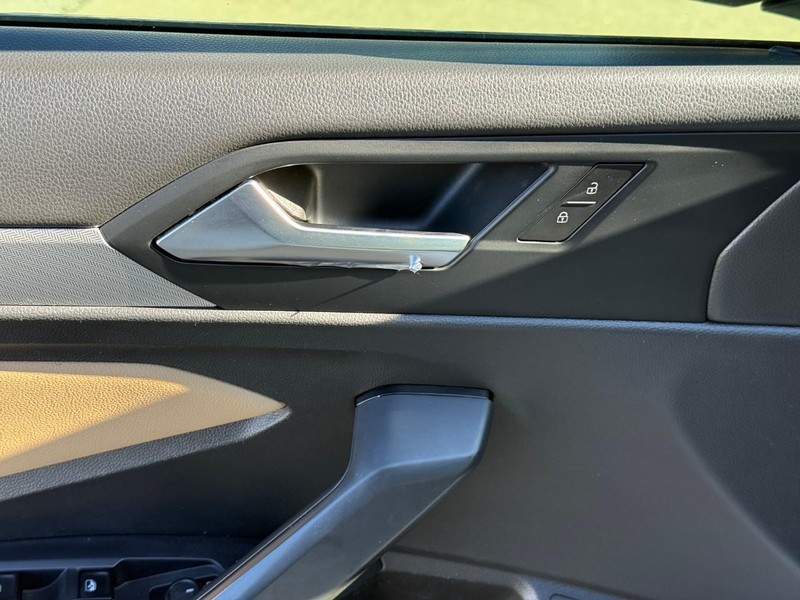 Volkswagen Jetta Vehicle Full-screen Gallery Image 16