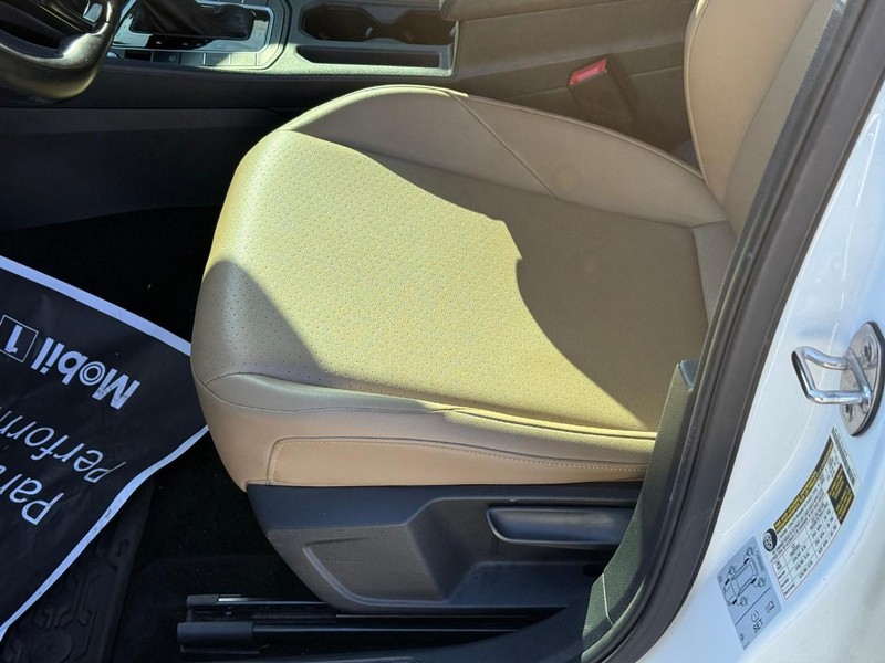 Volkswagen Jetta Vehicle Full-screen Gallery Image 17