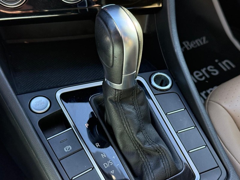 Volkswagen Jetta Vehicle Full-screen Gallery Image 18