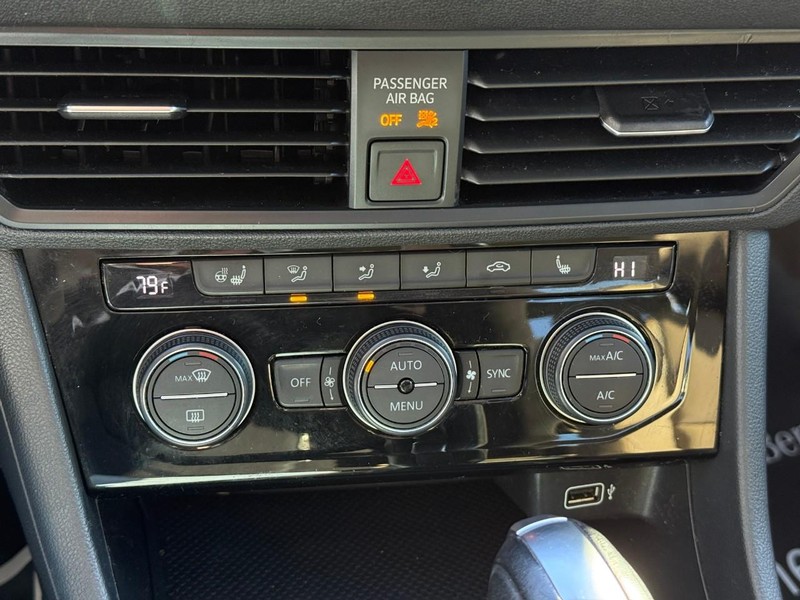 Volkswagen Jetta Vehicle Full-screen Gallery Image 19