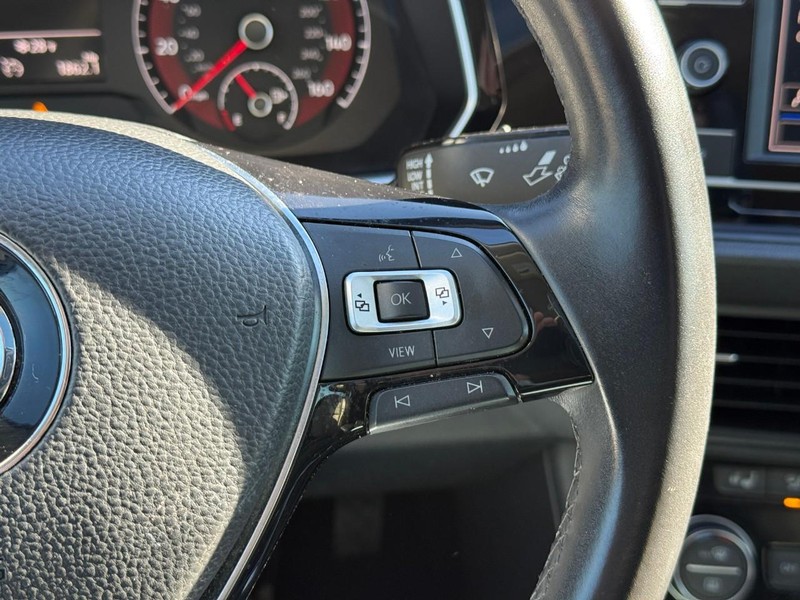 Volkswagen Jetta Vehicle Full-screen Gallery Image 20