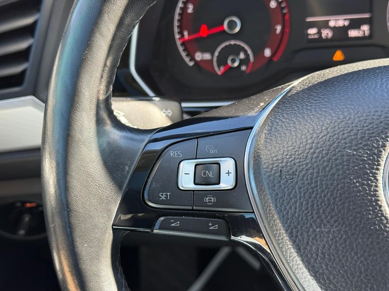 Volkswagen Jetta Vehicle Full-screen Gallery Image 21