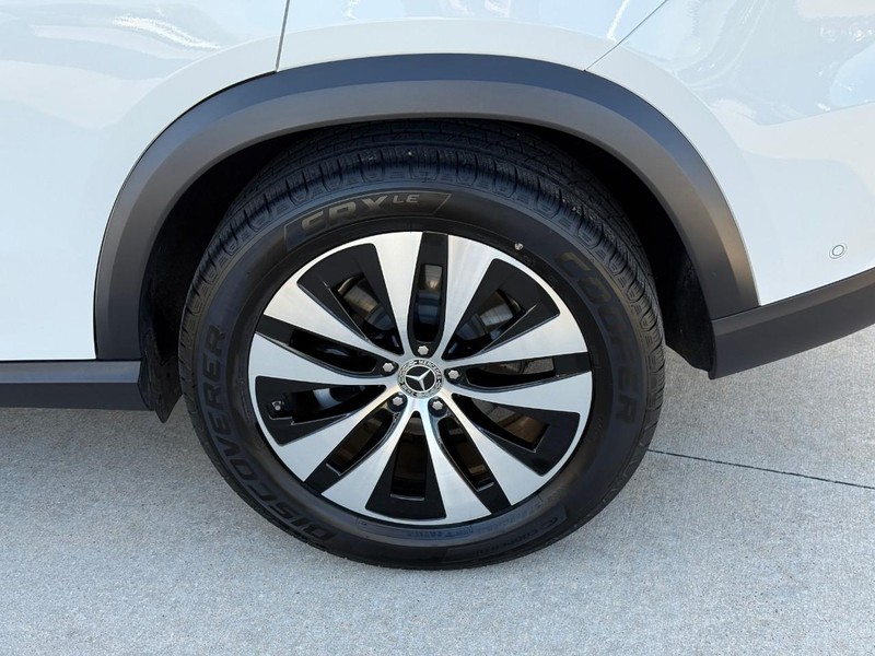 Mercedes-Benz GLE Vehicle Full-screen Gallery Image 9