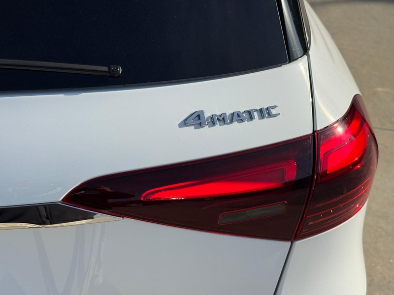 Mercedes-Benz GLE Vehicle Full-screen Gallery Image 10