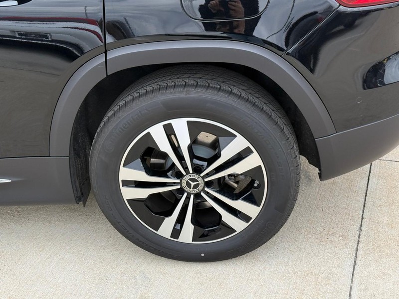 Mercedes-Benz GLB Vehicle Full-screen Gallery Image 9