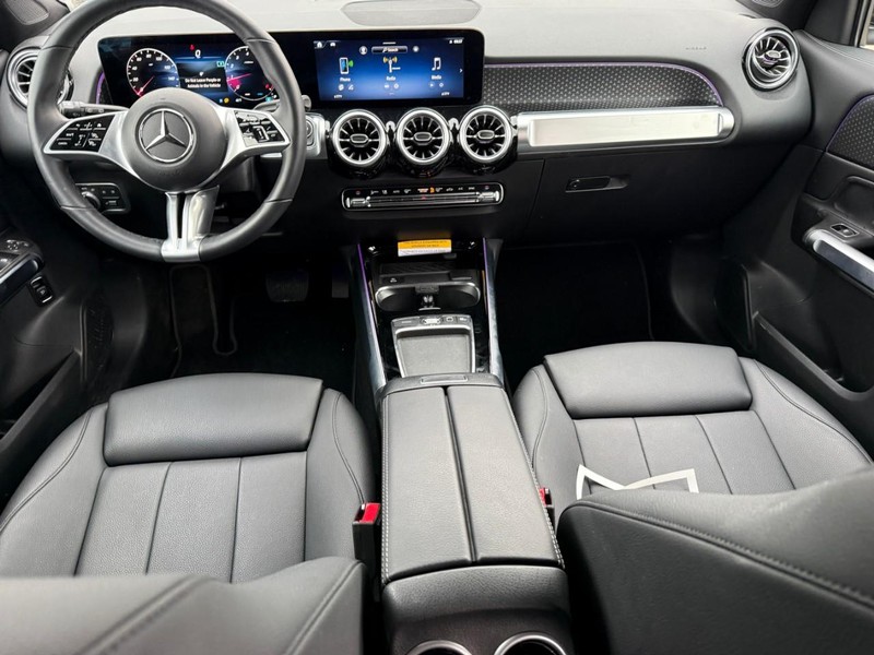 Mercedes-Benz GLB Vehicle Full-screen Gallery Image 13