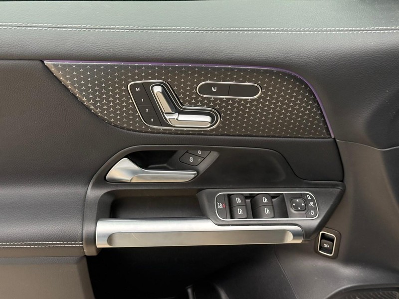 Mercedes-Benz GLB Vehicle Full-screen Gallery Image 17