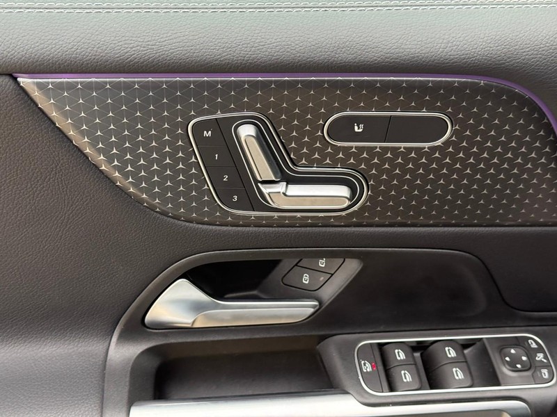 Mercedes-Benz GLB Vehicle Full-screen Gallery Image 18