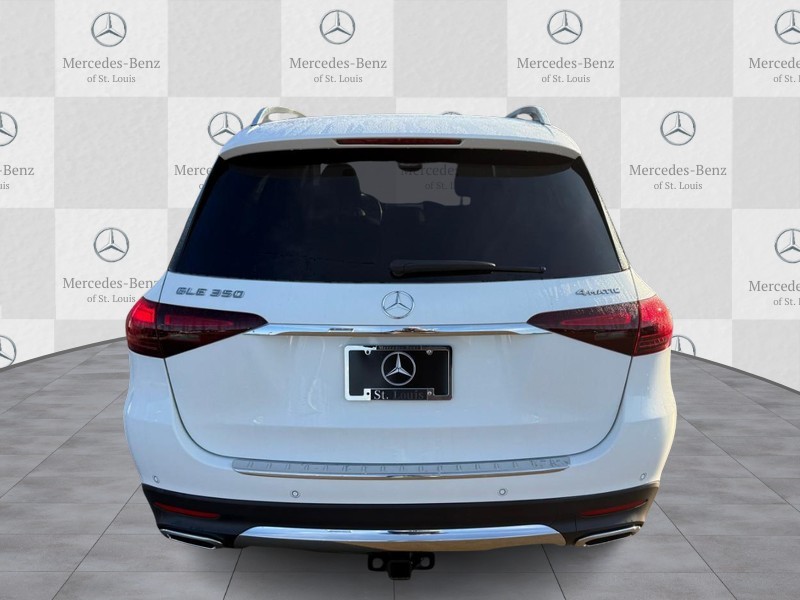 Mercedes-Benz GLE Vehicle Full-screen Gallery Image 6