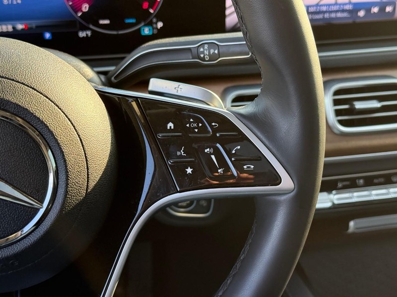 Mercedes-Benz GLE Vehicle Full-screen Gallery Image 20