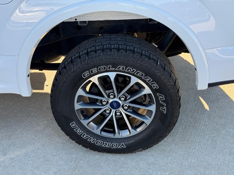 Ford F-150 Vehicle Full-screen Gallery Image 9